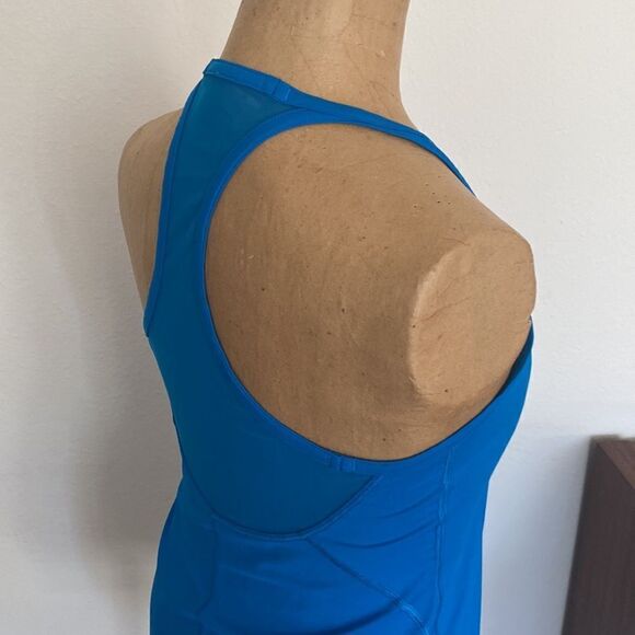 Lululemon Wild And Free Tank sz 4 Shocking Blue great pre owned condition mesh - Picture 5 of 11